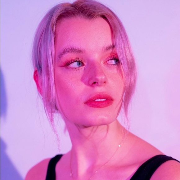 Meet your Posher, Gillian - Picture 2 of 3